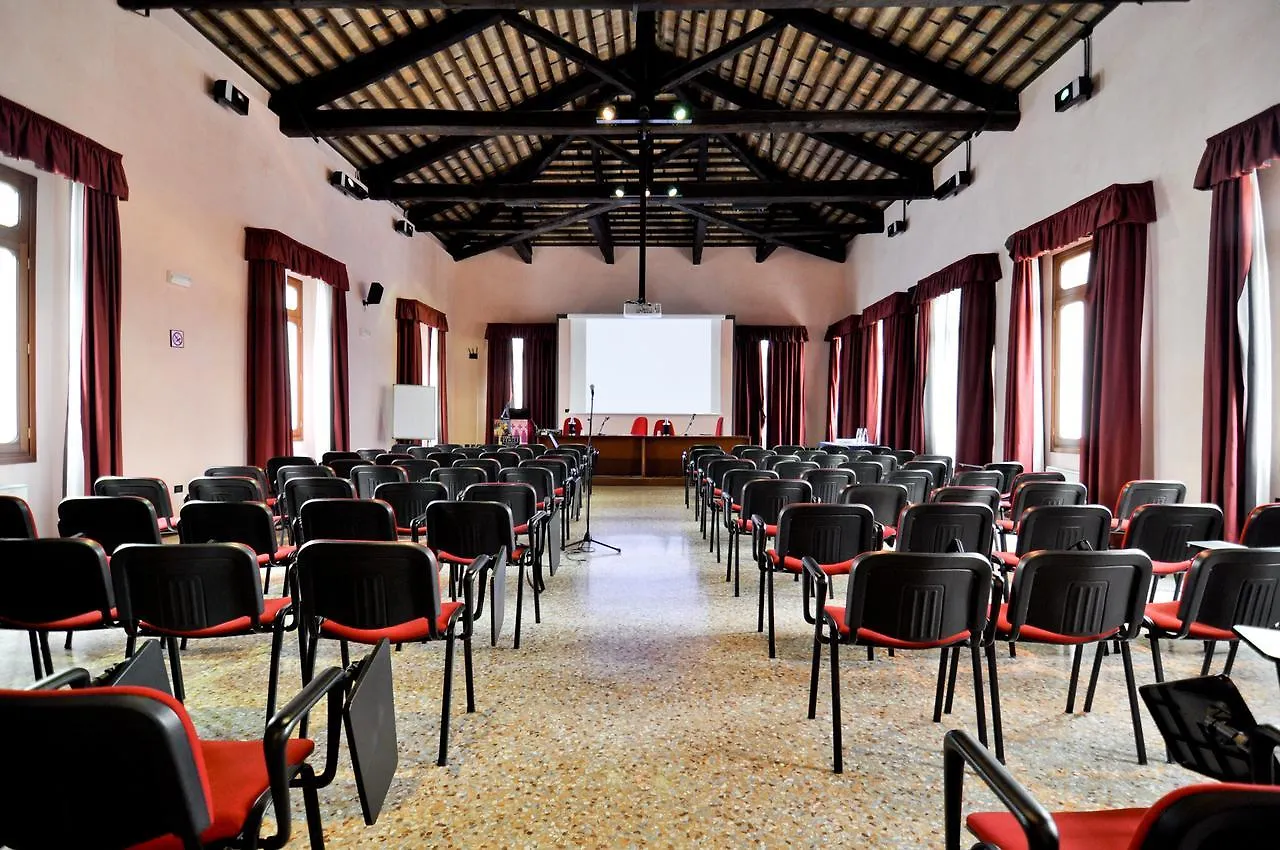 Отель Isola Di San Servolo - Centro Soggiorno Венеция