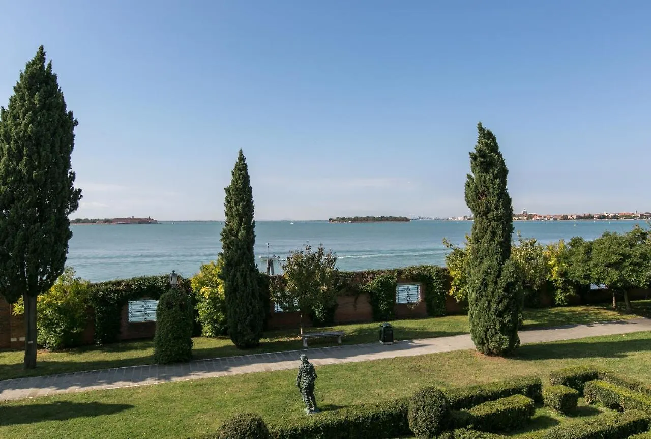 Отель Isola Di San Servolo - Centro Soggiorno Венеция